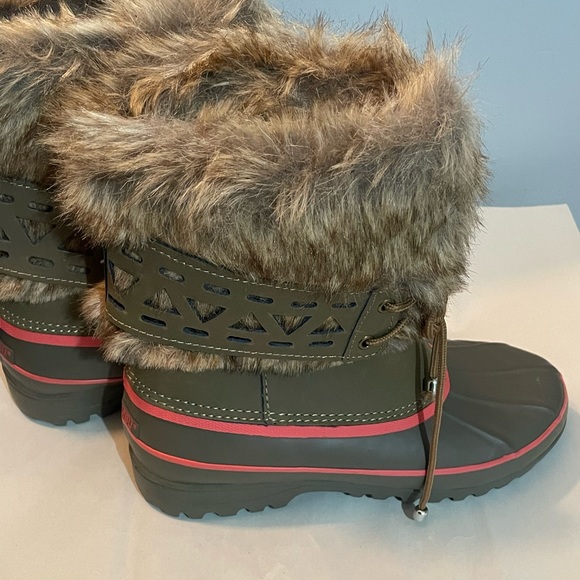 Khombu Nola Woman's leather/rubber winter boots faux fur SZ 7 M - Picture 1 of 11